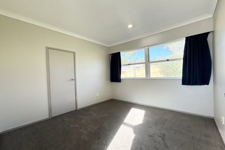 Photo of property in 92 Bond Crescent, Forrest Hill, Auckland, 0620
