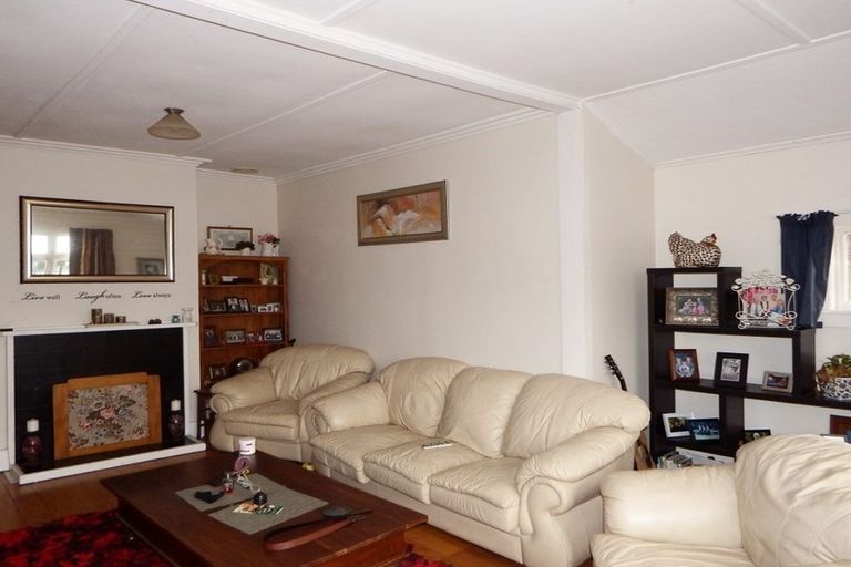 Photo of property in 25 Hunia Street, Marton, 4710