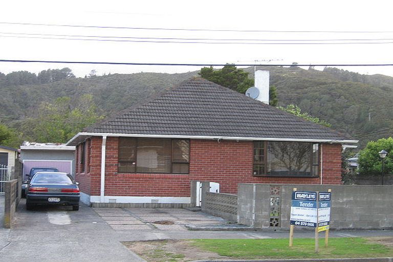 Photo of property in 18 Molesworth Street, Taita, Lower Hutt, 5011