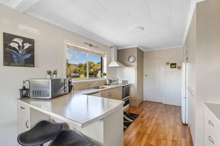 Photo of property in 38 Wairau Road, Oakura, 4314