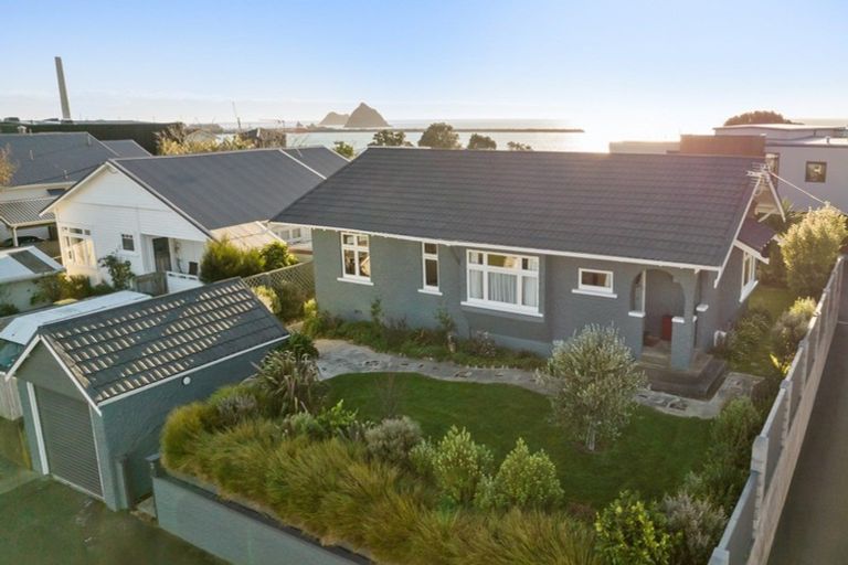 Photo of property in 16 Birdwood Avenue, Moturoa, New Plymouth, 4310