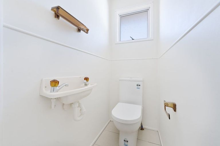 Photo of property in 19 Pankhurst Place, Sunnyvale, Auckland, 0612