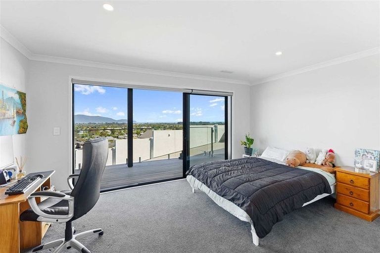 Photo of property in 95 Kakariki Grove, Waikanae, 5036