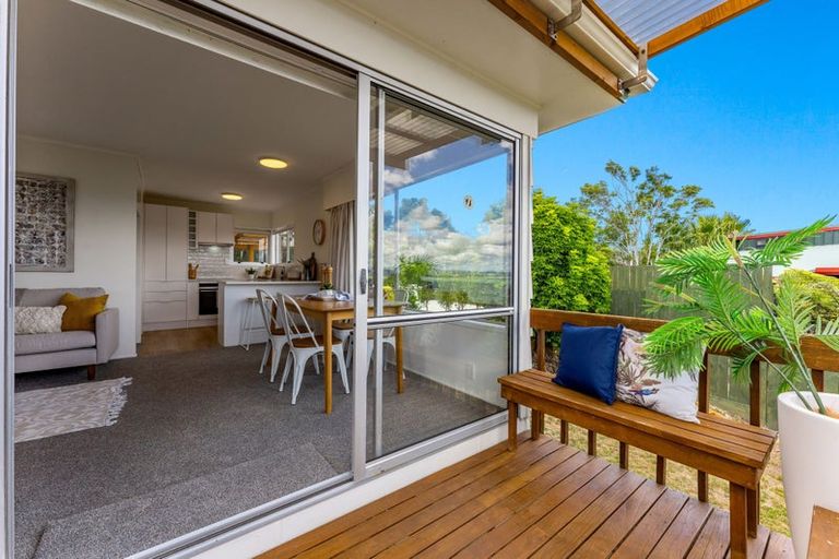 Photo of property in 2/43 Telstar Place, Beach Haven, Auckland, 0626