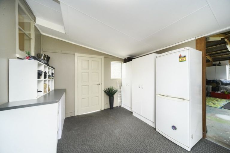 Photo of property in 2 Pukatea Place, Milson, Palmerston North, 4414