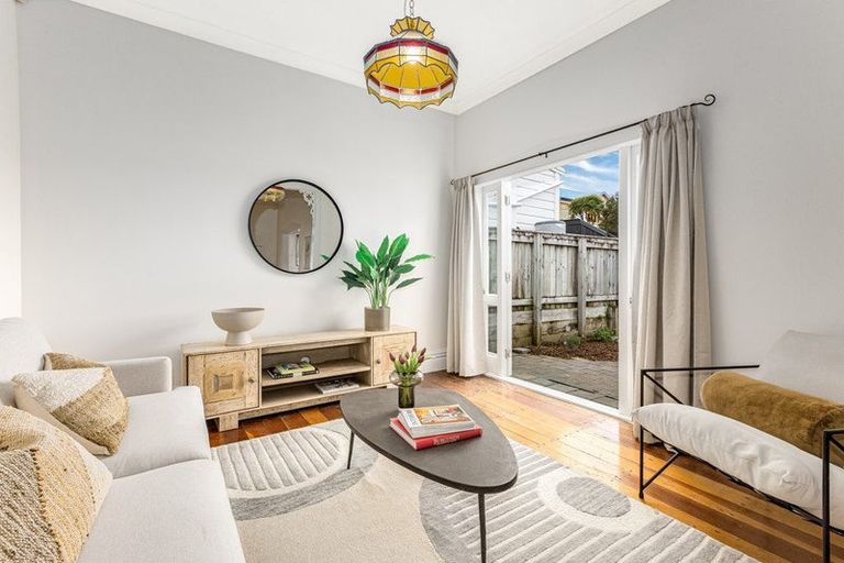 Photo of property in 71 Herald Street, Berhampore, Wellington, 6023