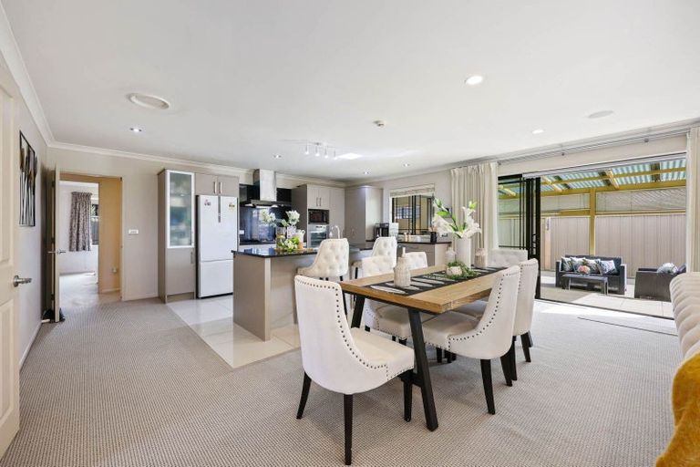 Photo of property in 16 Erceg Way, Rosehill, Papakura, 2113