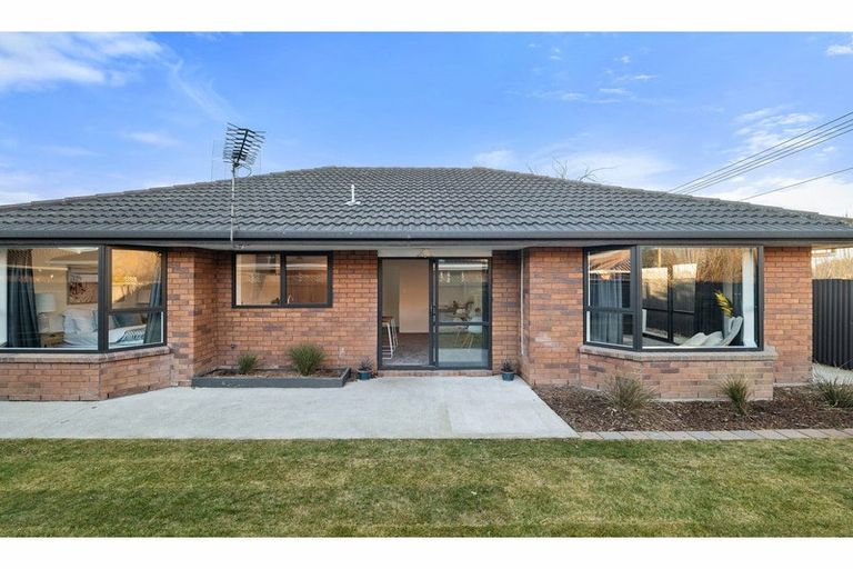 Photo of property in 2/69 Tyrone Street, Belfast, Christchurch, 8051