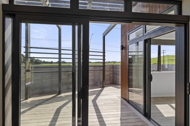 Photo of property in 53 Pohutukawa Place, Bell Block, New Plymouth, 4312