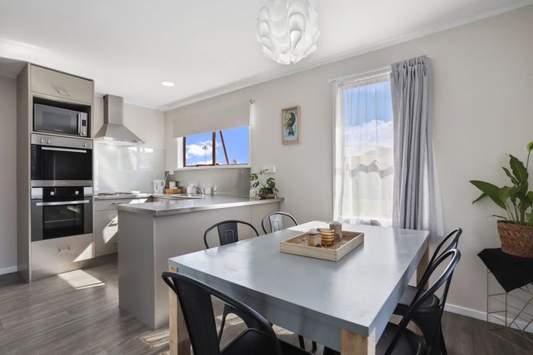 Photo of property in 79 Solar Road, Glen Eden, Auckland, 0602