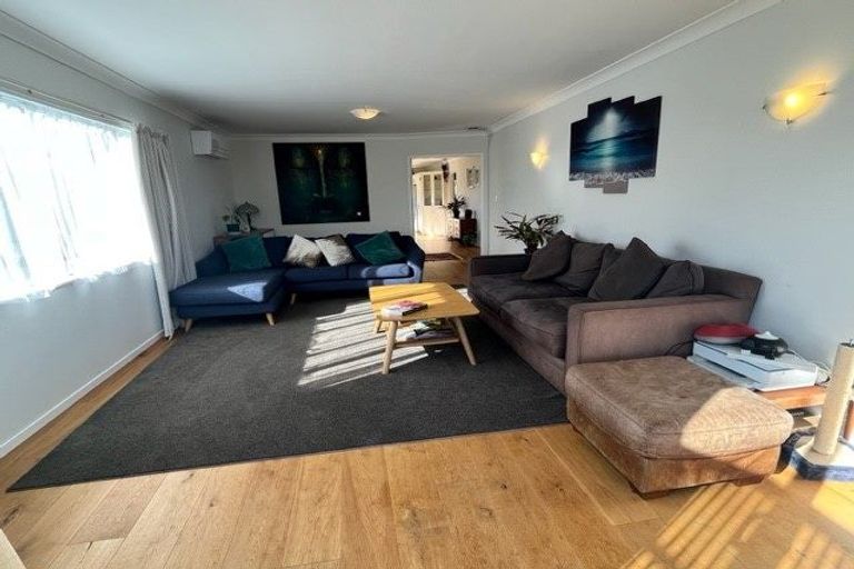 Photo of property in 9 Bradbury Road, Botany Downs, Auckland, 2010