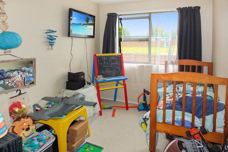 Photo of property in 9 Hennessy Street West, Foxton Beach, Foxton, 4815