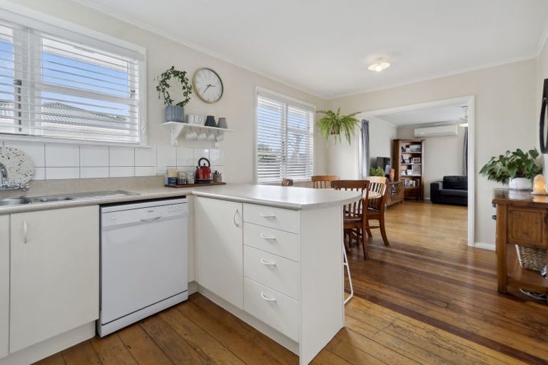 Photo of property in 1/127 Clevedon Road, Papakura, 2110