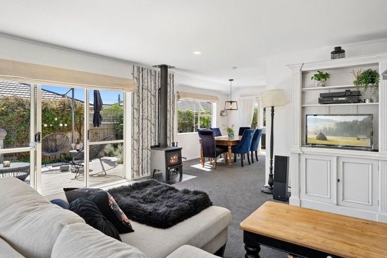 Photo of property in 5a Hemi Street, Waikanae, 5036