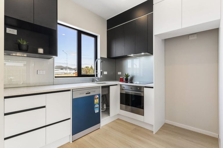 Photo of property in 7/155 Te Atatu Road, Te Atatu South, Auckland, 0610