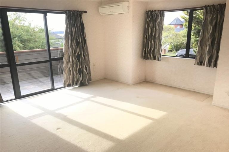 Photo of property in 71 Lagoon Way, West Harbour, Auckland, 0618