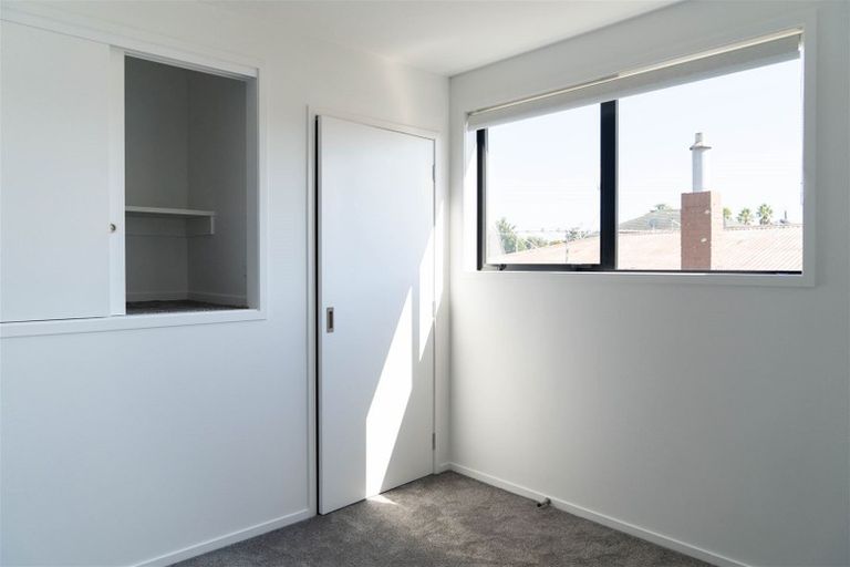 Photo of property in 8/8 Yeovil Road, Te Atatu Peninsula, Auckland, 0610