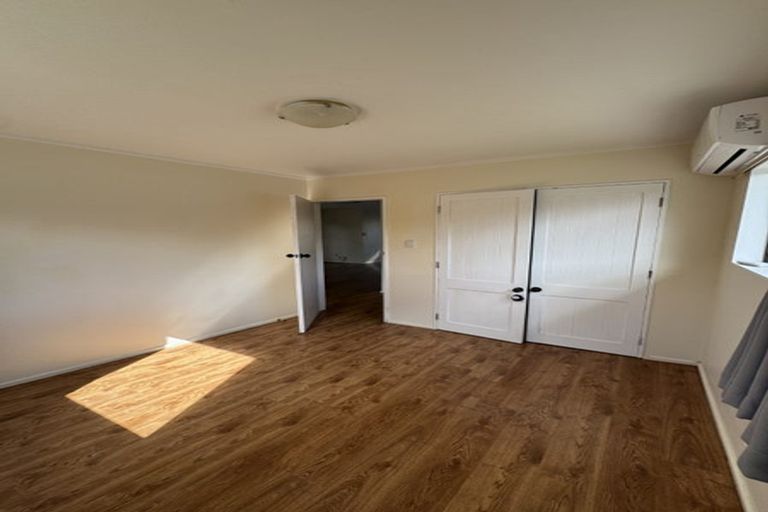 Photo of property in 1/19 College Road, Northcote, Auckland, 0627