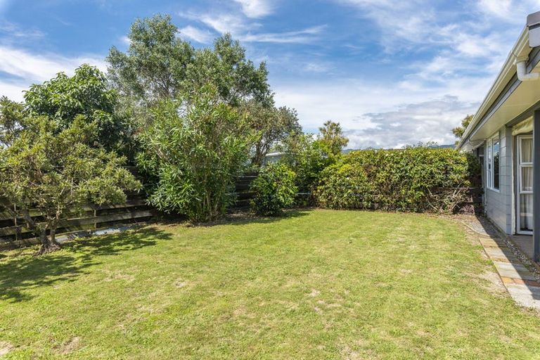 Photo of property in 77b Eatwell Avenue, Paraparaumu Beach, Paraparaumu, 5032