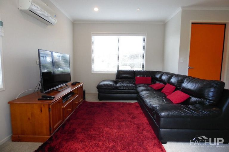 Photo of property in 47 Station Street, Hobsonville, Auckland, 0616