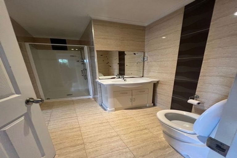 Photo of property in 3b Harrington Road, Henderson, Auckland, 0610