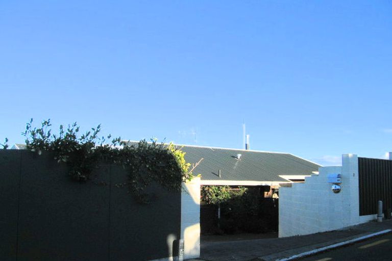 Photo of property in 3 Sealy Road, Bluff Hill, Napier, 4110