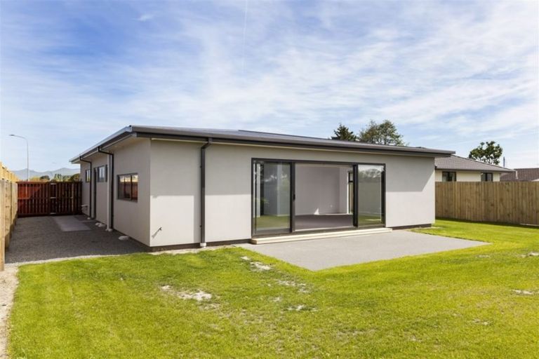 Photo of property in 33 Kingsbridge West, Burwood, Christchurch, 8083