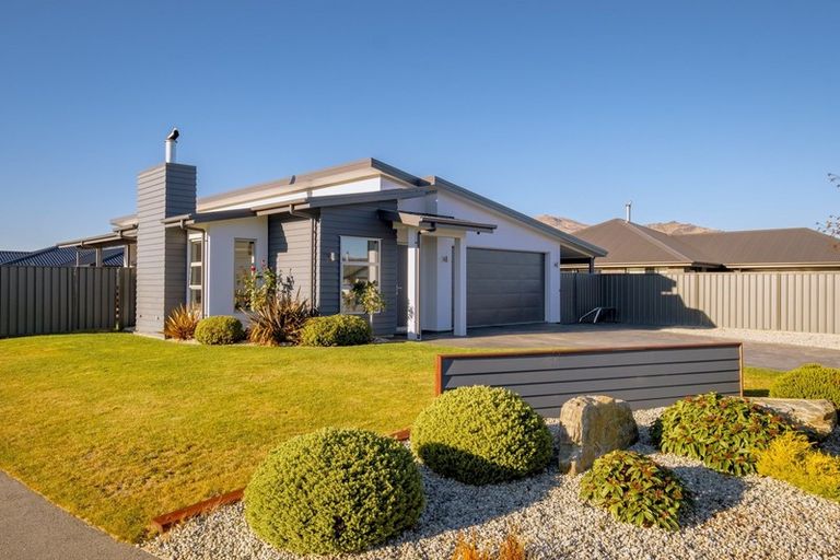 Photo of property in 12 Magnetic Place, Cromwell, 9310