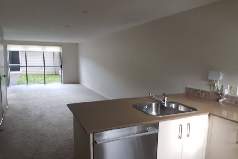 Photo of property in 6/1 Gracechurch Drive, Flat Bush, Auckland, 2016