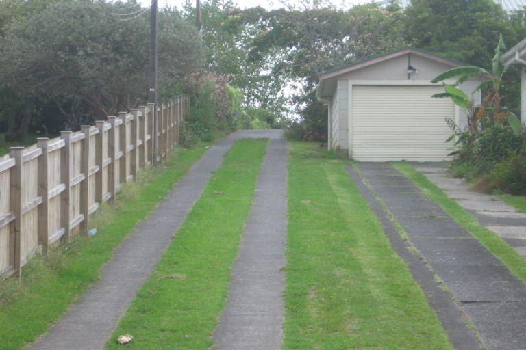 Photo of property in 2/41 College Road, Northcote, Auckland, 0627