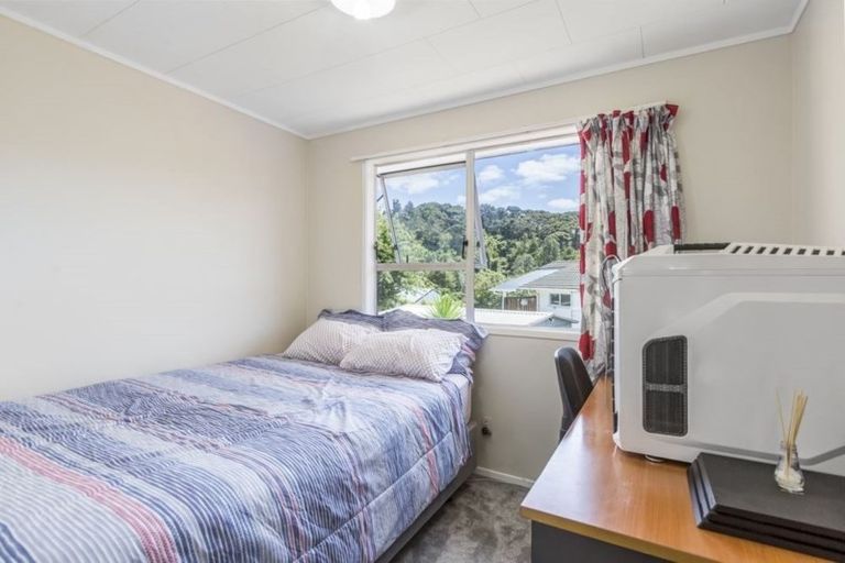 Photo of property in 1/9 Embassy Place, Glenfield, Auckland, 0629