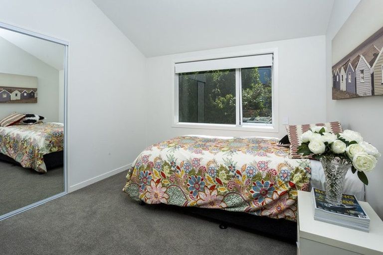 Photo of property in 4/92 Churchill Road, Murrays Bay, Auckland, 0630