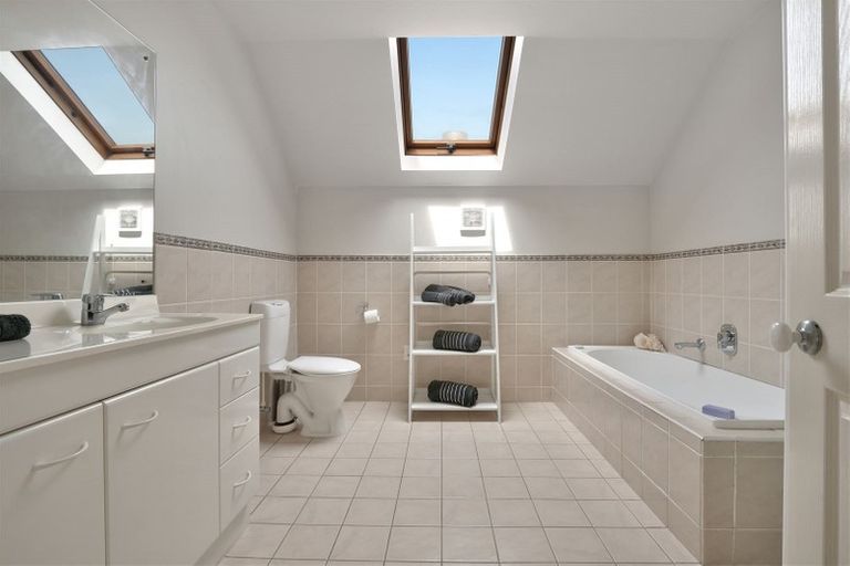 Photo of property in 31 Oakwood Grove, Eastern Beach, Auckland, 2012