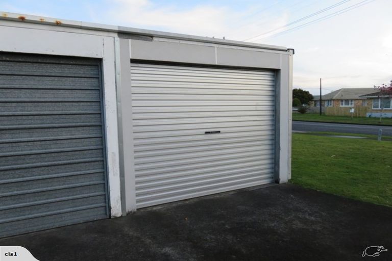 Photo of property in 2/39 Buckingham Crescent, Manukau, Auckland, 2025