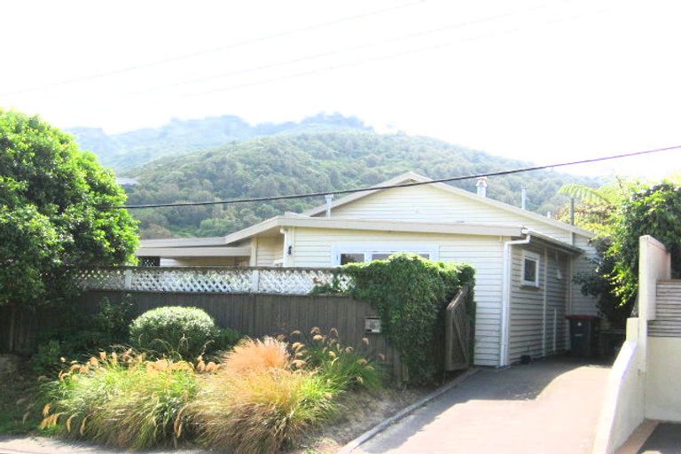 Photo of property in 5 Lucknow Terrace, Khandallah, Wellington, 6035