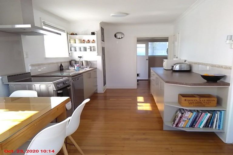 Photo of property in 19 Cologne Street, Martinborough, 5711