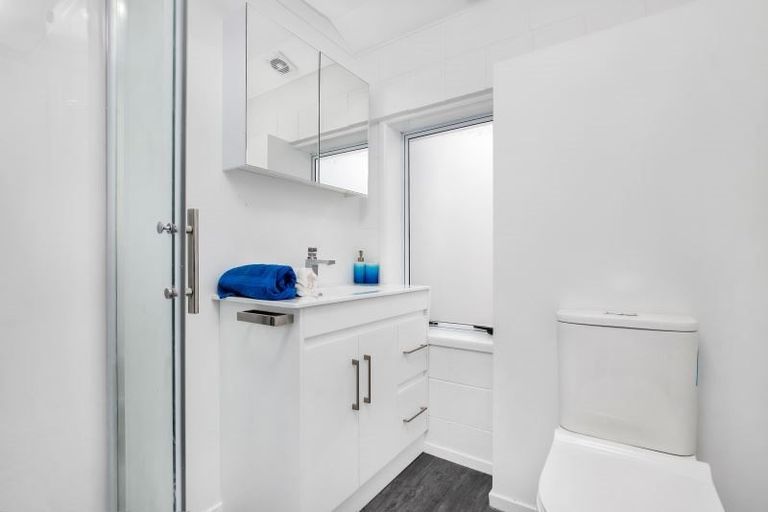 Photo of property in 2/1 Roys Road, Weymouth, Auckland, 2103