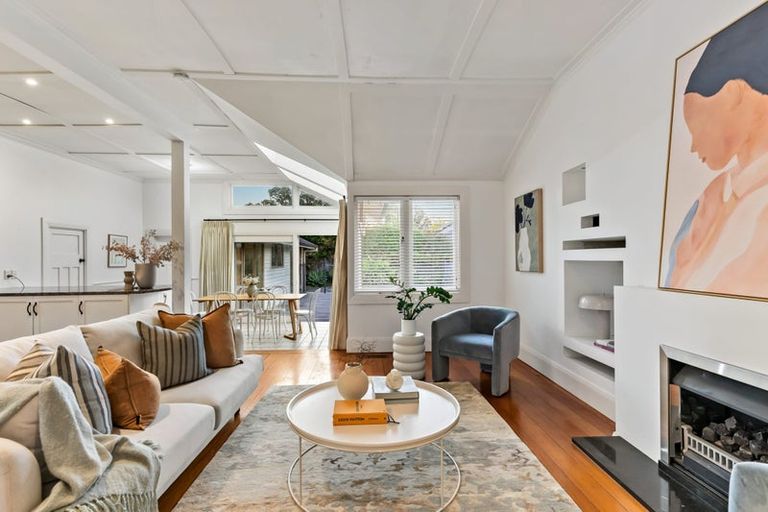 Photo of property in 8 Tiri Road, Milford, Auckland, 0620