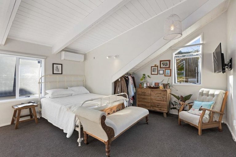 Photo of property in 54 Walton Street, Red Beach, 0932