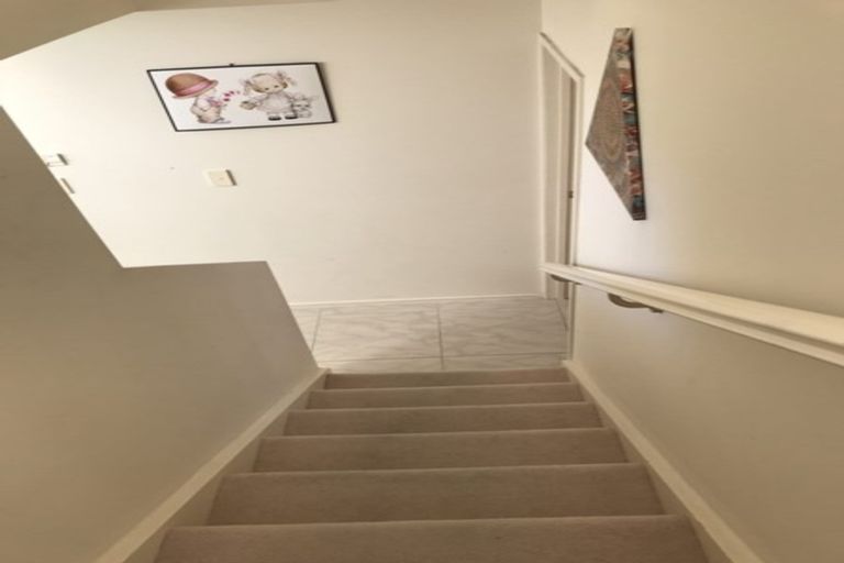 Photo of property in 8 Adelie Place, Murrays Bay, Auckland, 0630