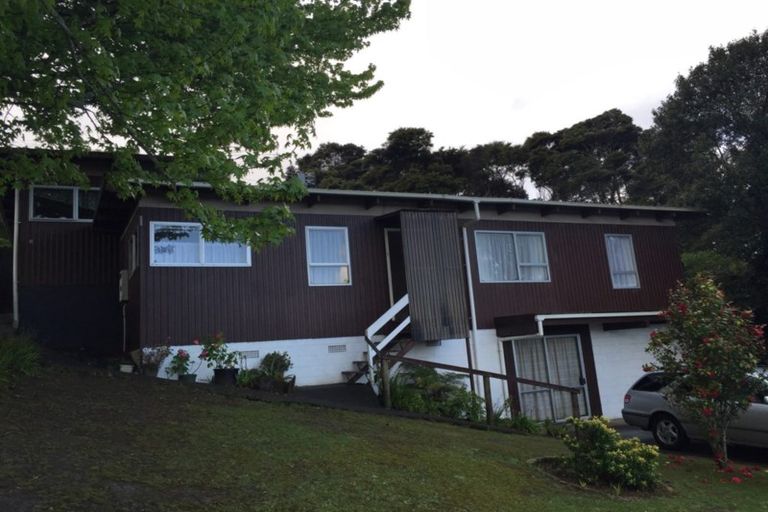Photo of property in 1/3 Mcquoid Place, Glenfield, Auckland, 0629