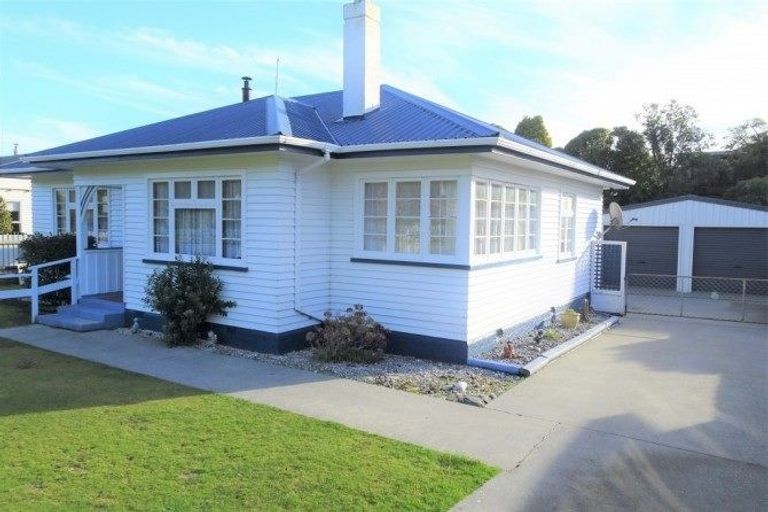 Photo of property in 112 Tasman Street, Karoro, Greymouth, 7805