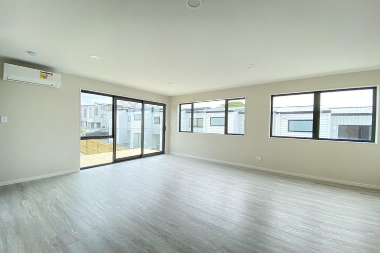 Photo of property in 17c Buscomb Avenue, Henderson, Auckland, 0610