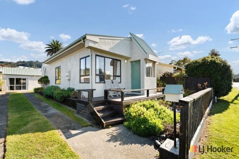 Photo of property in 47 Beach Road, Waihi Beach, 3611
