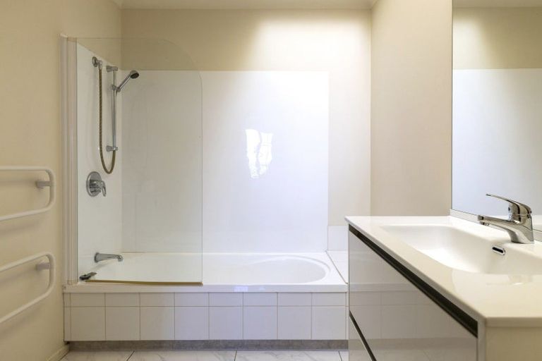 Photo of property in 28 Lakeridge Close, Rangatira Park, Taupo, 3330