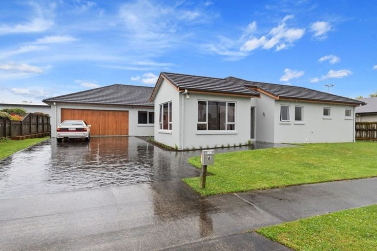 Photo of property in 6 Cairns Crescent, Rototuna, Hamilton, 3210