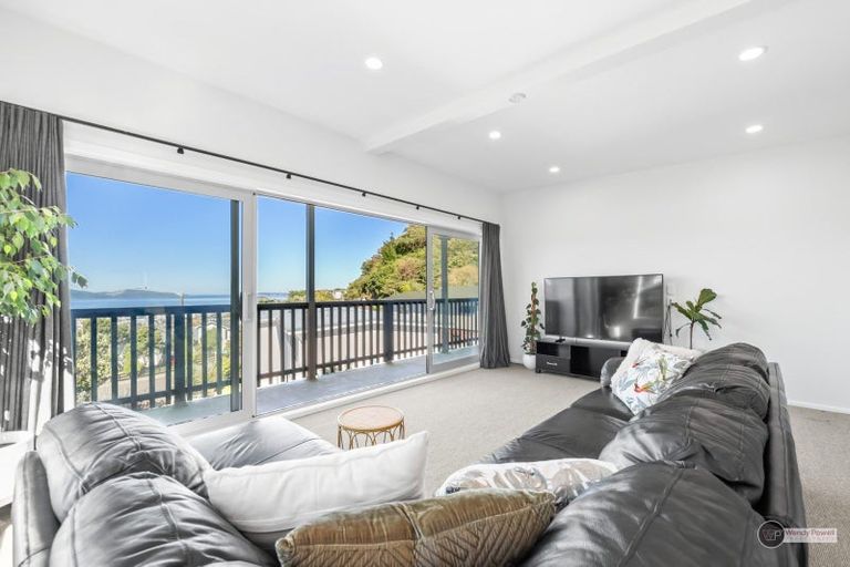 Photo of property in 73 Miromiro Road, Normandale, Lower Hutt, 5010