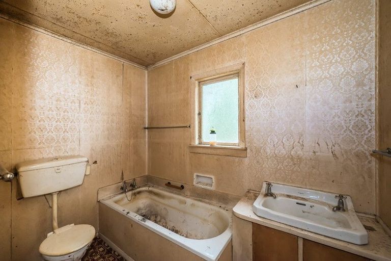 Photo of property in 10 Wairere Grove, Paraparaumu, 5032