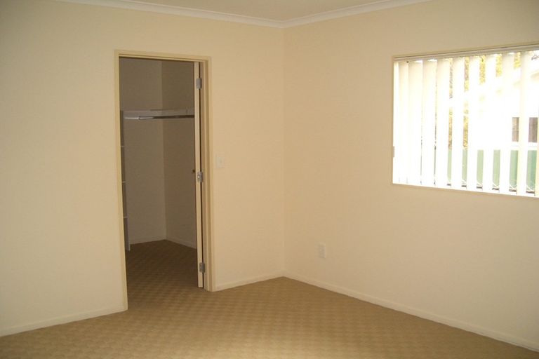 Photo of property in 5 Burton's Drive, Swanson, Auckland, 0614