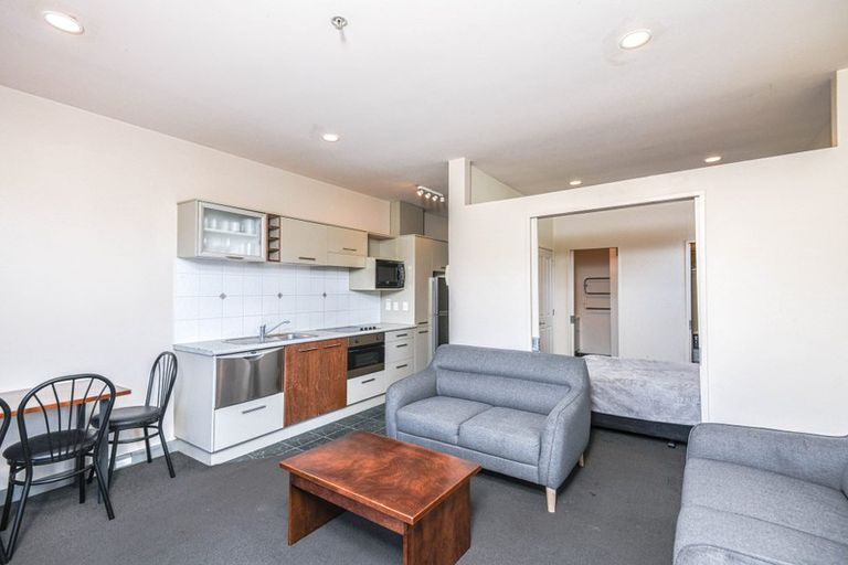 Photo of property in Atrium Towers, 8j/154 The Terrace, Wellington Central, Wellington, 6011